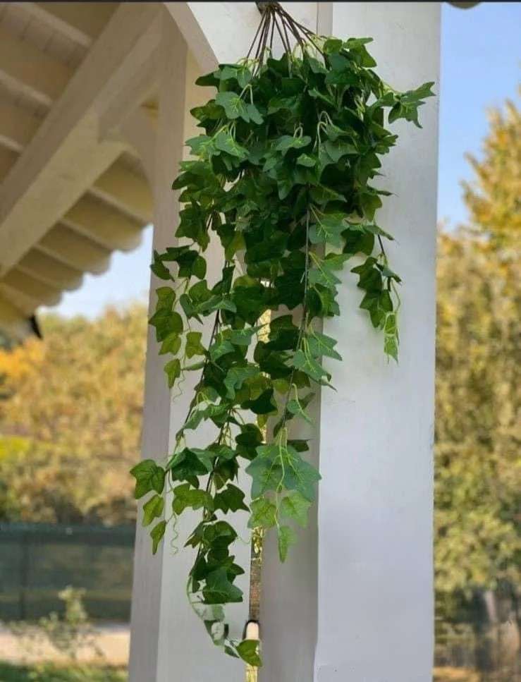 flori artificiale — ghirlandă de iederă curgătoare pentru balustrada balconului