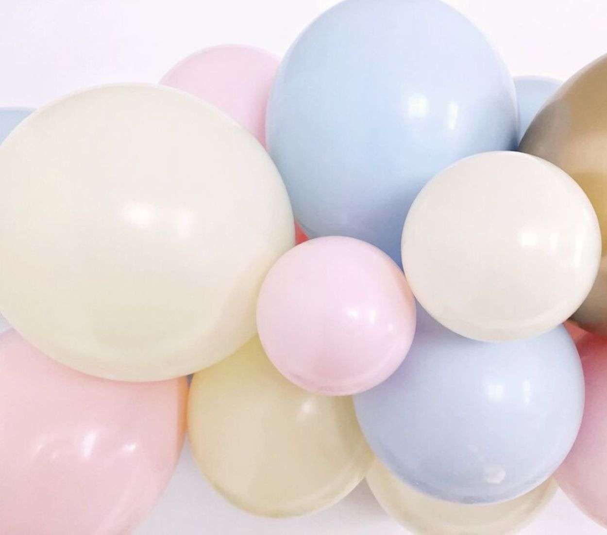 decor de botez — balon jumbo crem de 50 de centimetri pentru arcadă