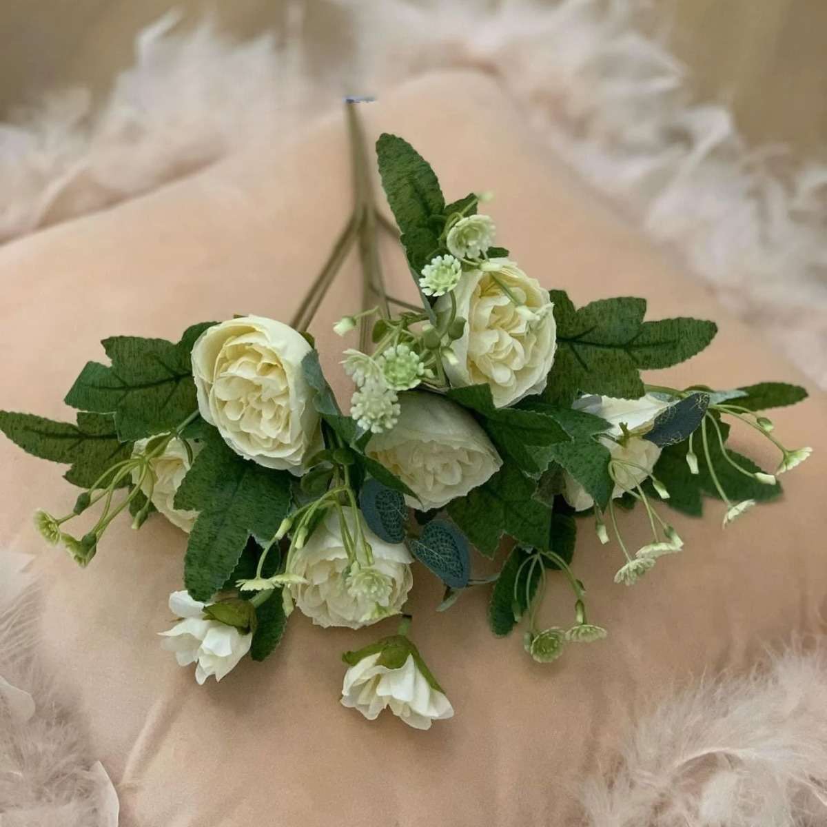 flori artificiale — buchet de bujorei albe pentru decor mese