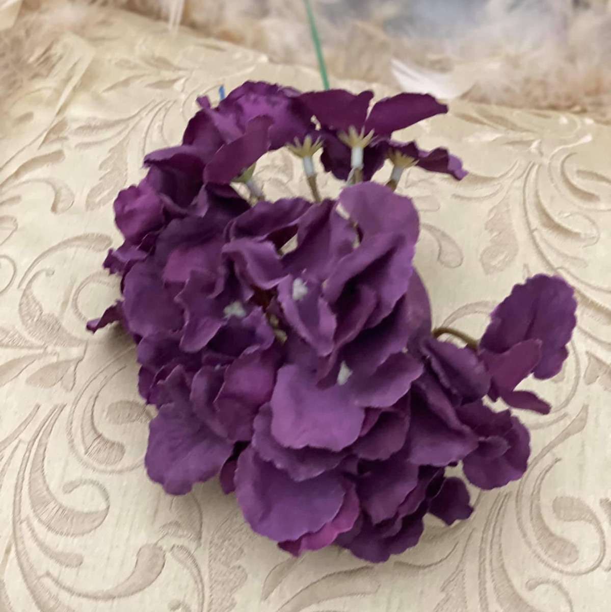 paleta de culori — cap de hortensie grena pentru accente burgundy