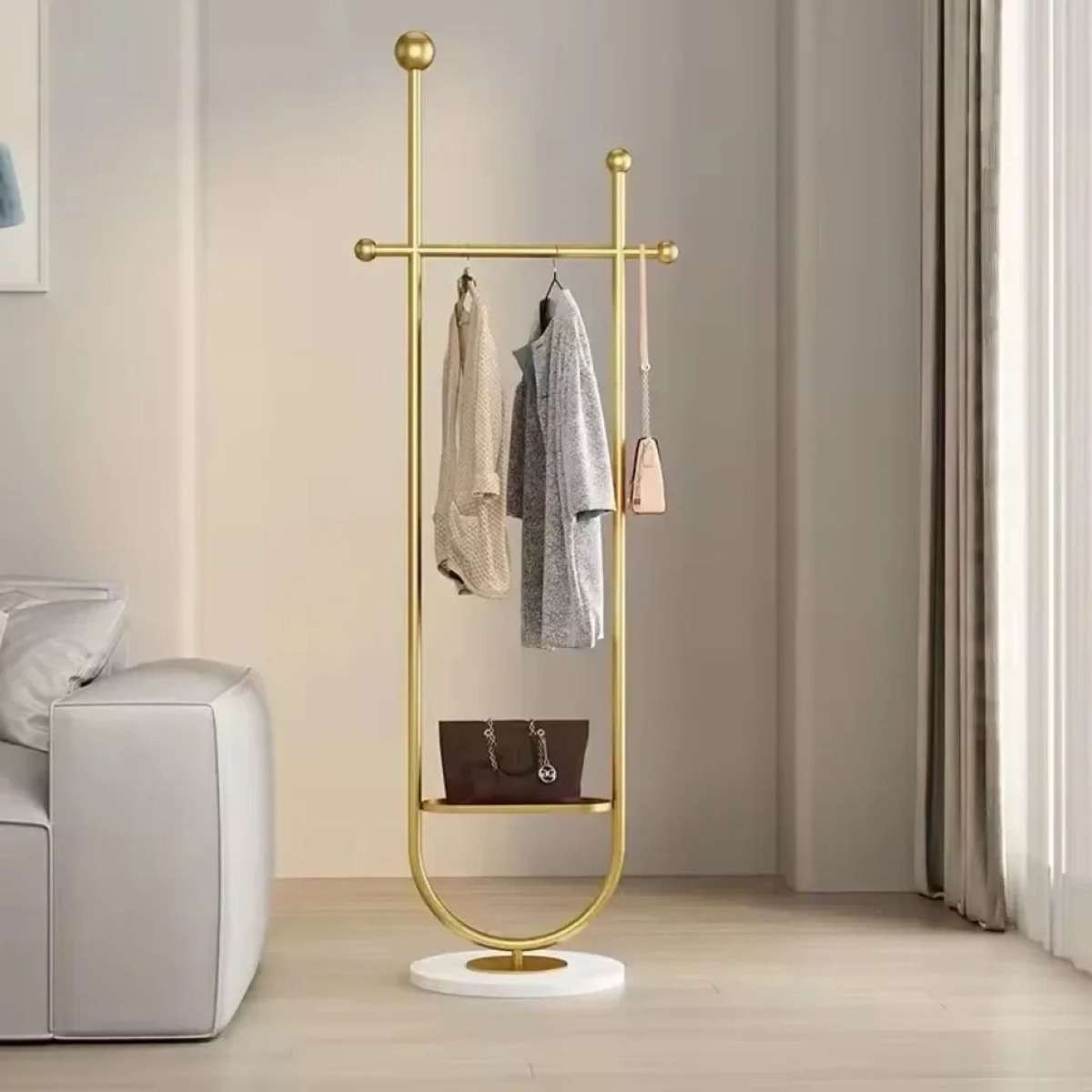 mobilier de evenimente — cuier auriu cu bază de marmură albă, 190 cm