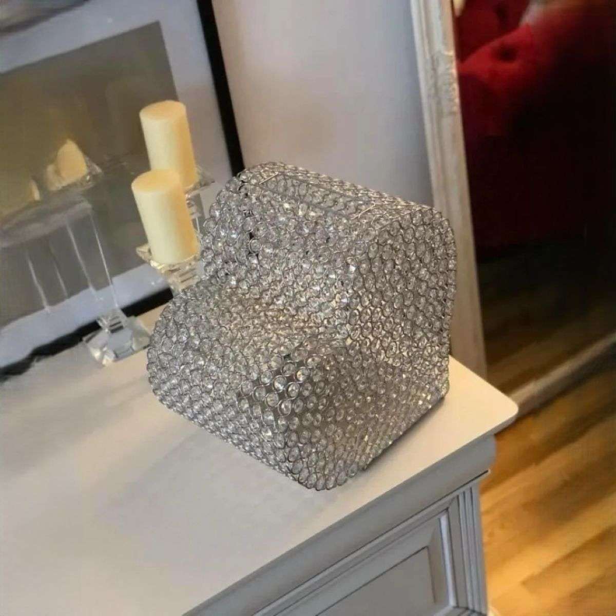 decor de nuntă — cutie dar argintie cu cristale pentru masa de cadouri