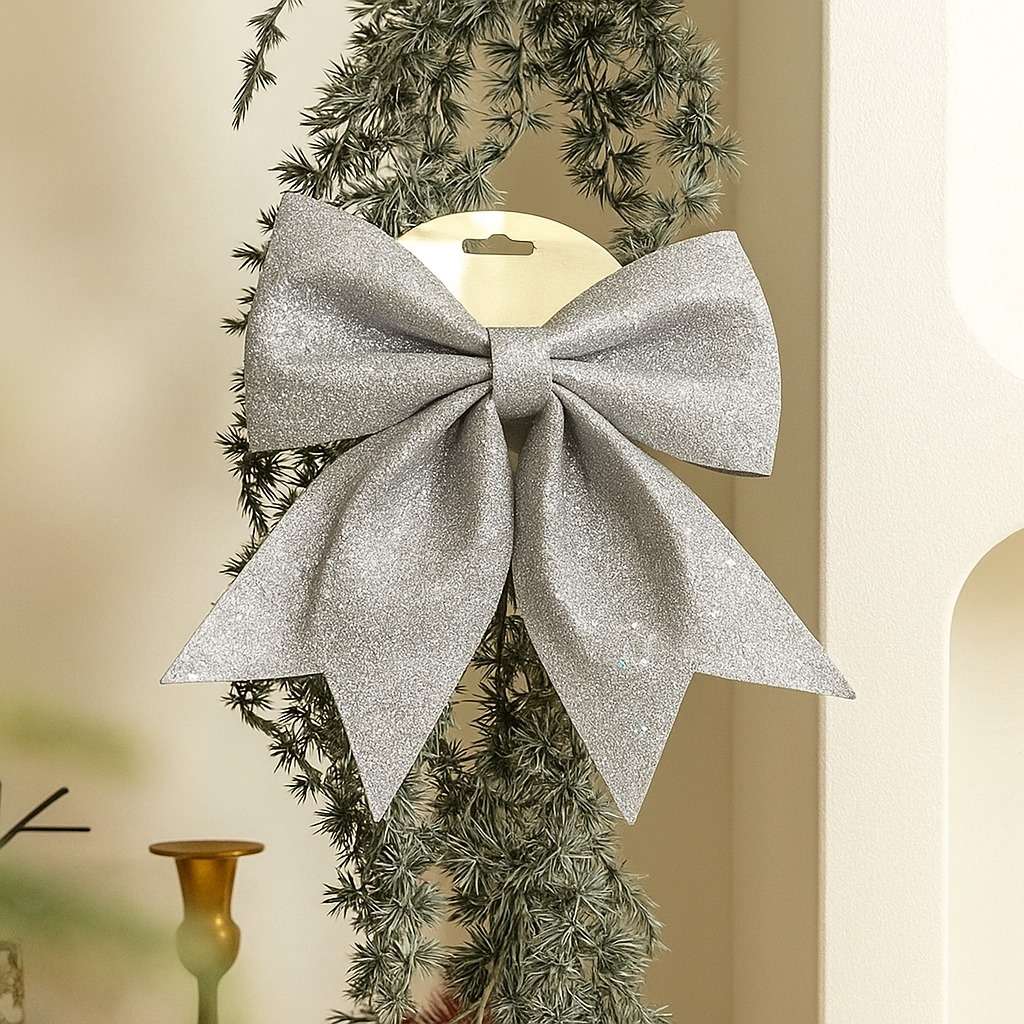 botez în decembrie — fundiță argintie pentru decorul sălii