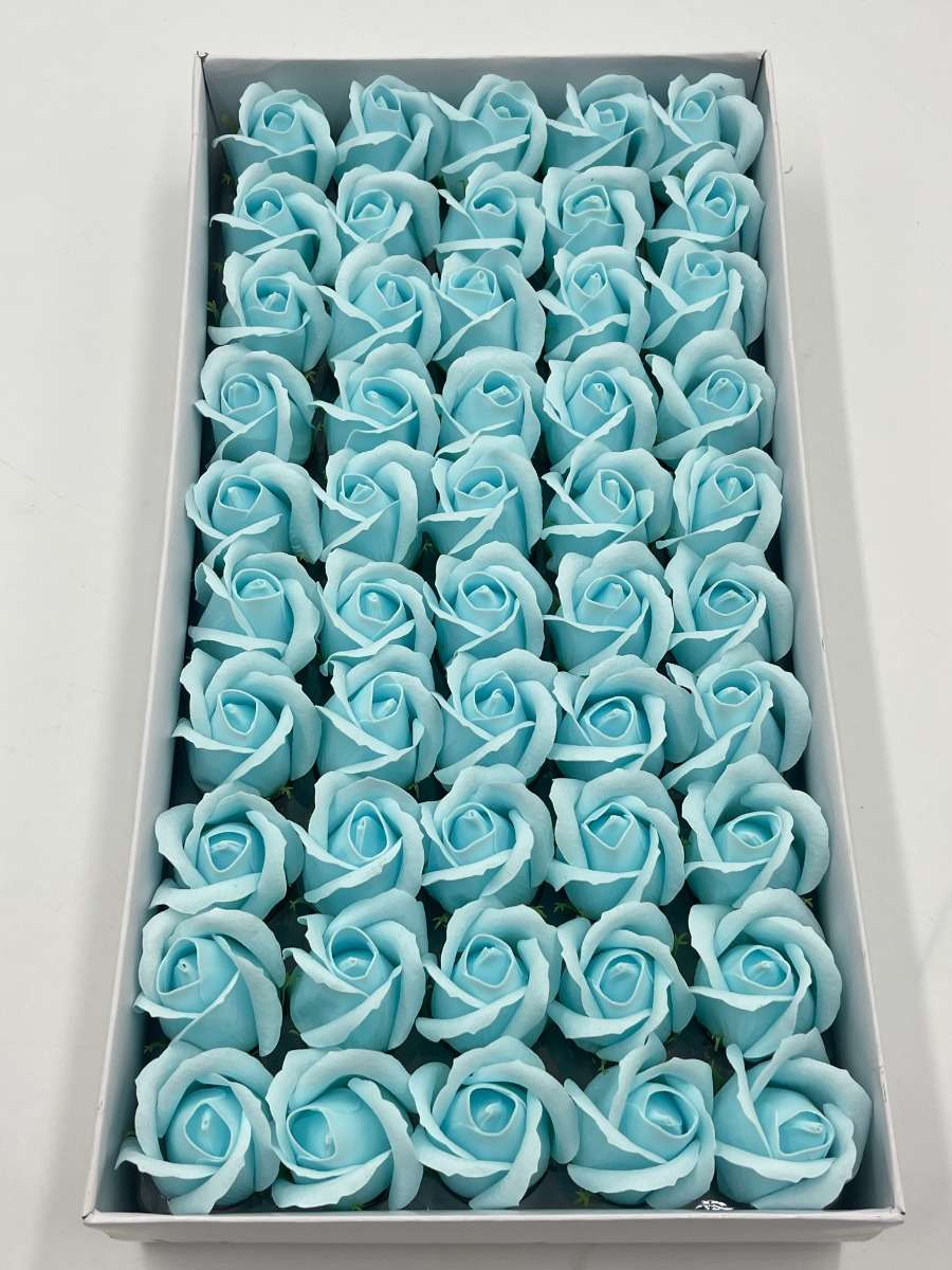 flori de săpun — cutie cu 50 de trandafiri light blue