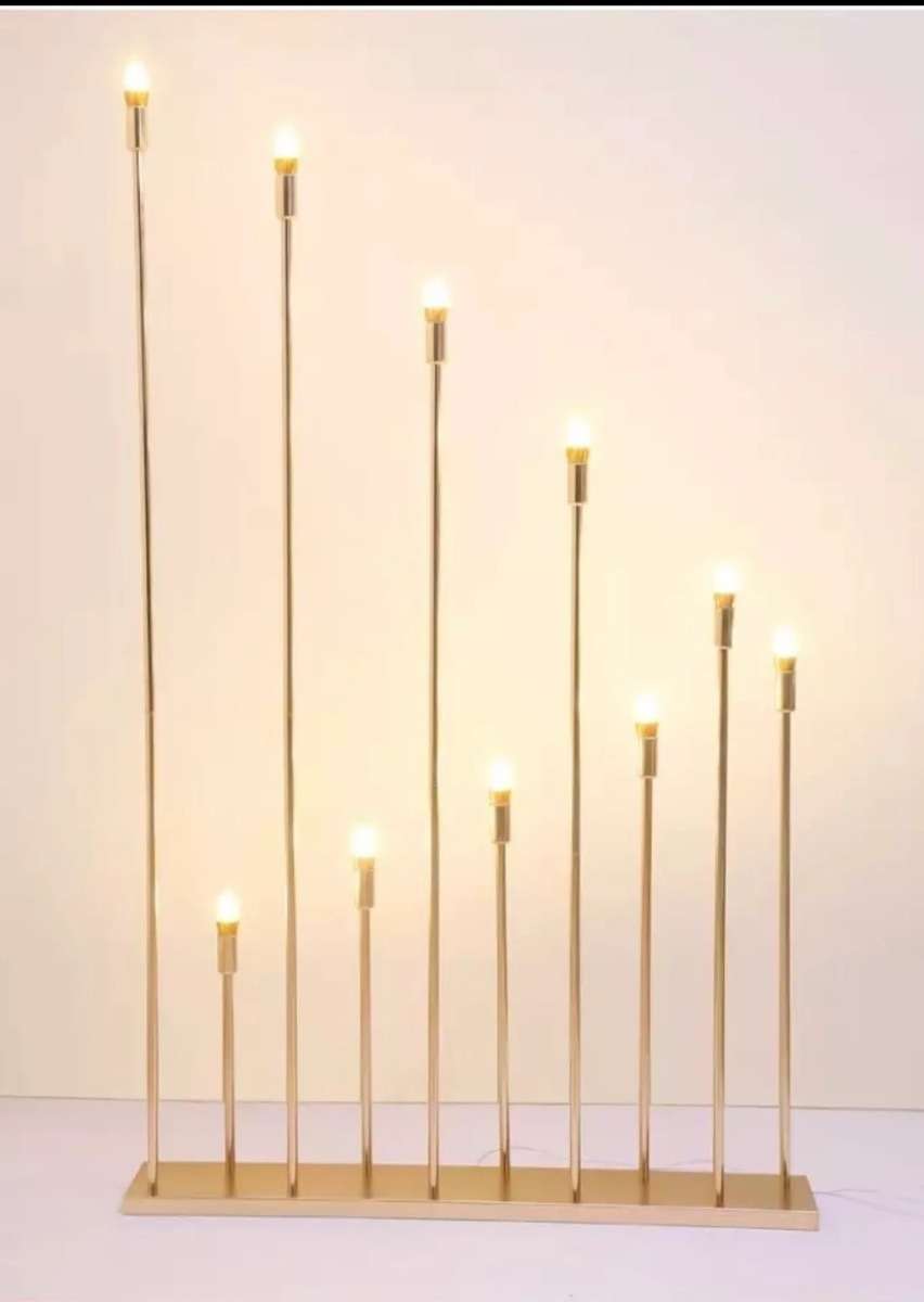 decor de nuntă — lampă electrică cu 10 tije aurii pentru zona foto