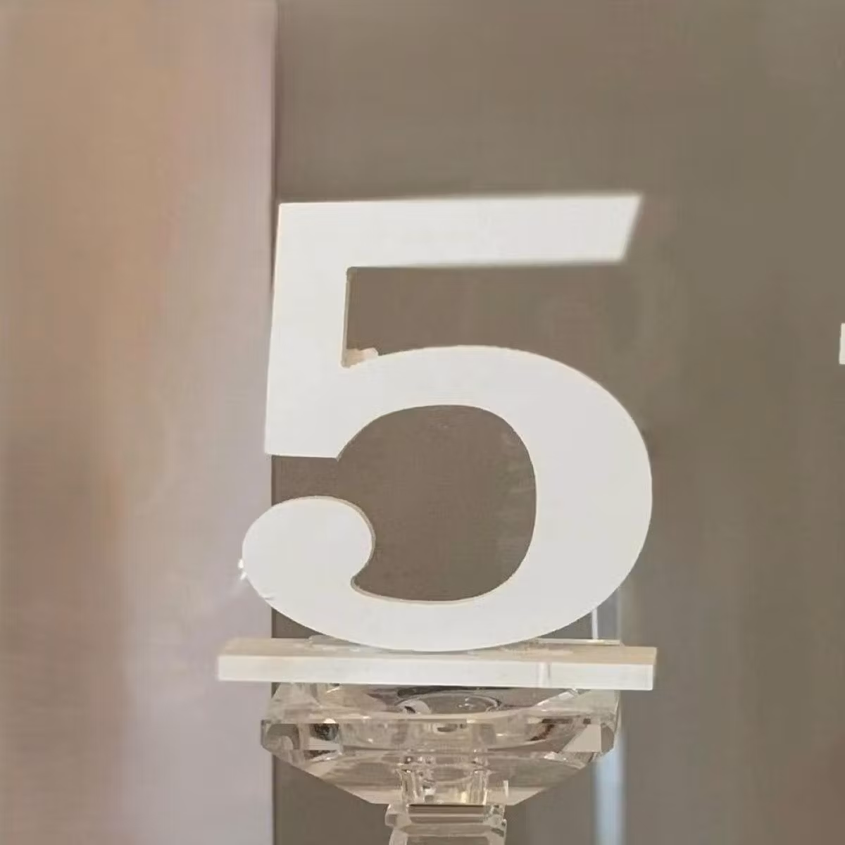 Aniversarea firmei: decor care spune câți ani are compania