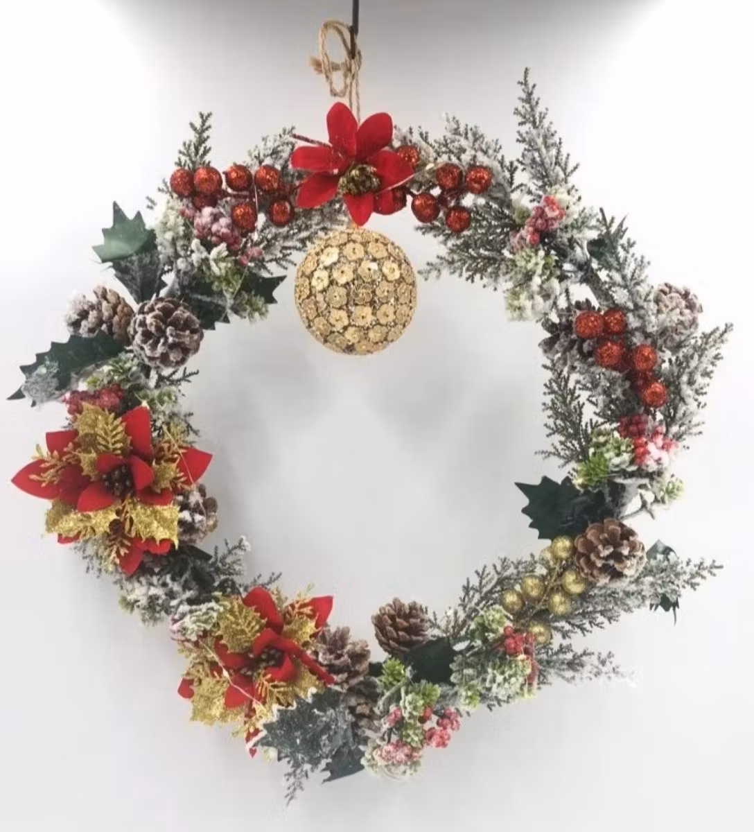 Cum decorezi biroul de Crăciun cu 3 zone fără kitsch