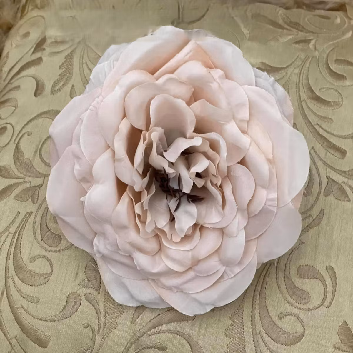 Florile artificiale: când le repari și când le schimbi