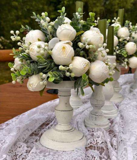 Aranjamente florale pentru cristelnita: ce pui pe masa