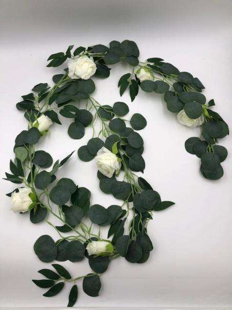 Ghirlande de flori — cum le măsori înainte de montaj