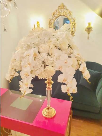 Aranjament din orhidee, hortensie si trandafiri diametru 70 cm
