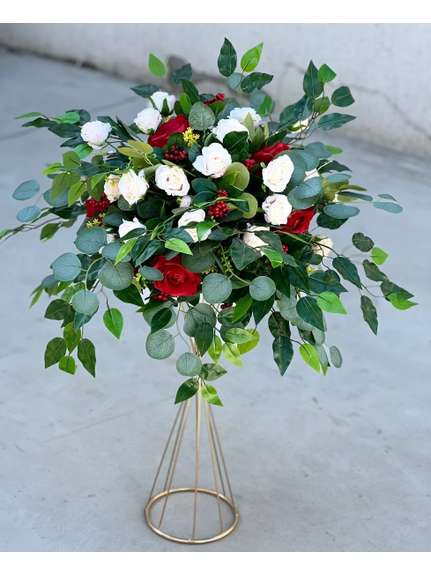 Aranjament cu Eucalipt, Frunze de Ficus si Trandafiri Crem & Rosii – 60 cm