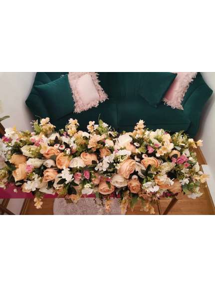 Aranjament floral prezidiu lungime 1 m cu trandafiri si ranunculus – Cod 02