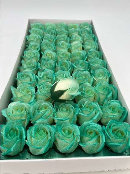 Trandafiri de sapun sidefati Gradient Green cu praf de sclipici cutie 50 de flori