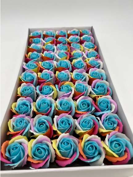 Trandafiri de sapun parfumat premium Rainbow light blue -7culori cutie 50 de flori