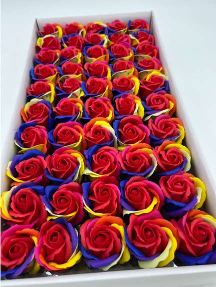 Trandafiri de sapun parfumat premium Rainbow rosu -7culori cutie 50 de flori